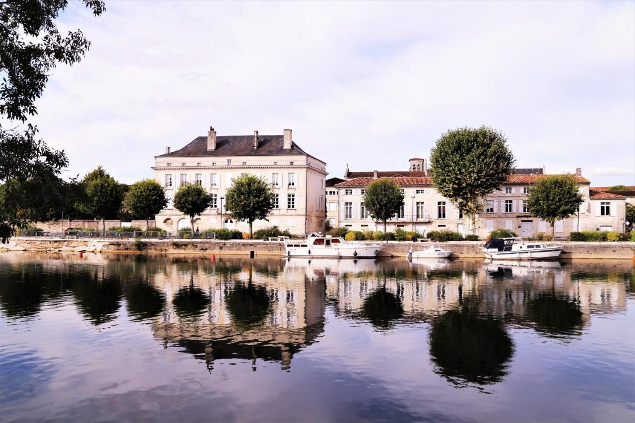 Gite Le Bonheur Hiersac Exterior photo