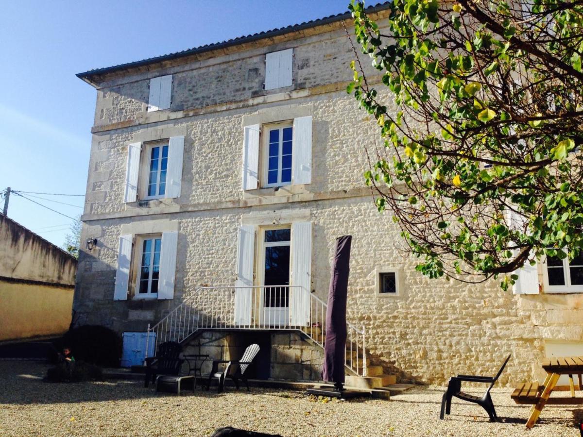 Gite Le Bonheur Hiersac Exterior photo